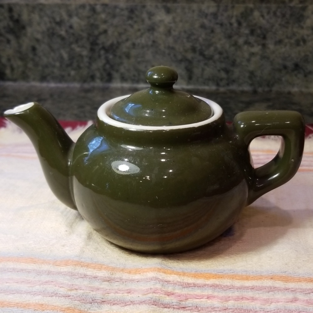 VINTAGE CERAMIC TEAPOT